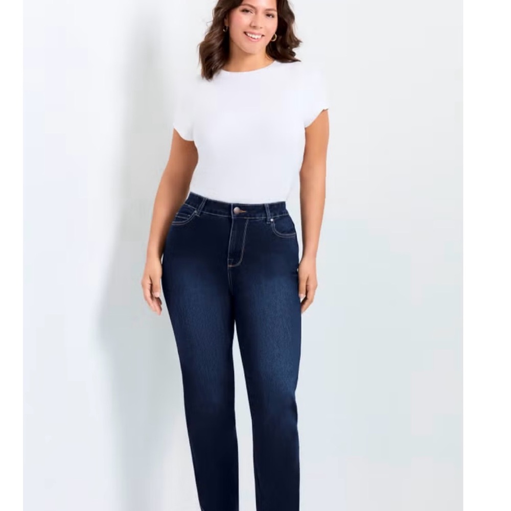 Avenue Butter Soft Denim straight leg dark wash jeans 16 Avg, soft & stretchy